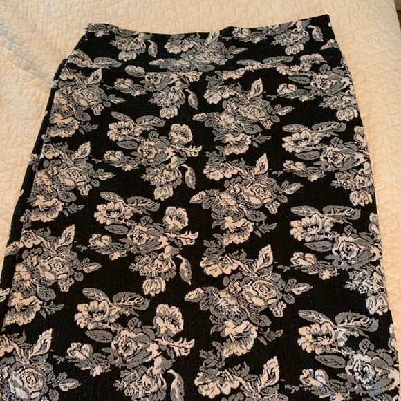 Lularoe Cassie skirt - Picture 1 of 2